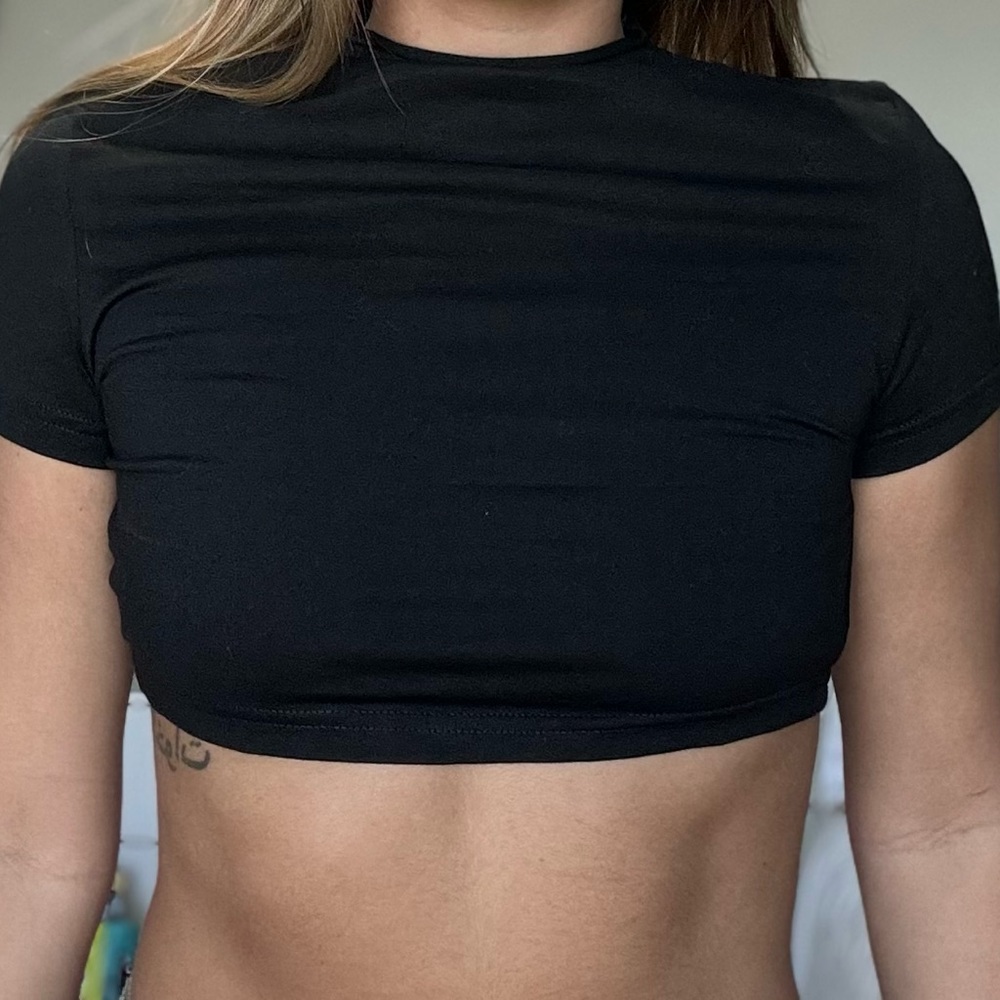 Cropped open back tee